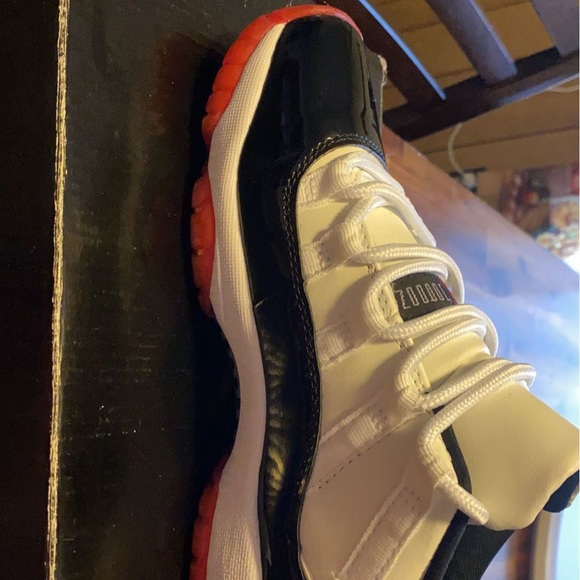 Jordan 11 RETRO Low. (Concord Breds) - Picture 1 of 3
